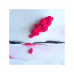 aquarelle abstraite brodée avec de la laine fushia