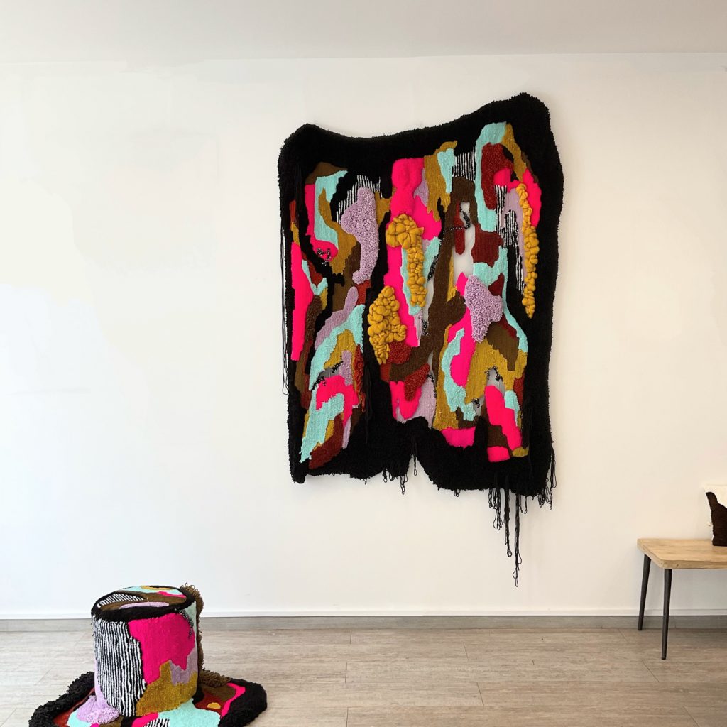 sur-mesure pour professionnels, Clarissa Vasté, artiste textile. Des tapisseries murales vibrantes, un dialogue entre l'art et la nature, design intérieur